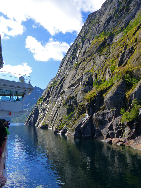 Trollfjord - Durchfahrt am Tag