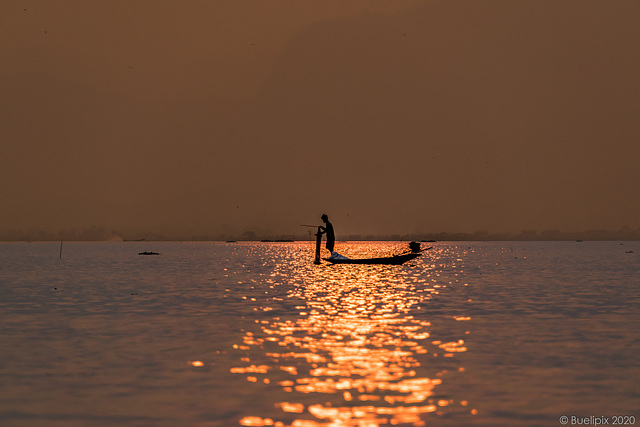 Sonnenuntergang auf dem Inle-See (© Buelipix)