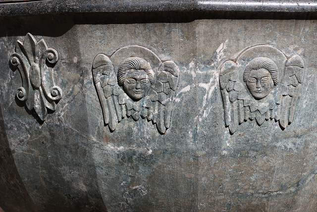 Angels on a large lead font