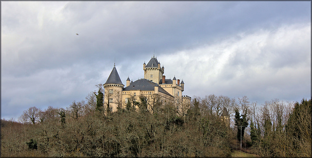 Siccieu-Saint-Julien-et-Carisieu (38) Château de Saint Julien. 2 mars 2015.