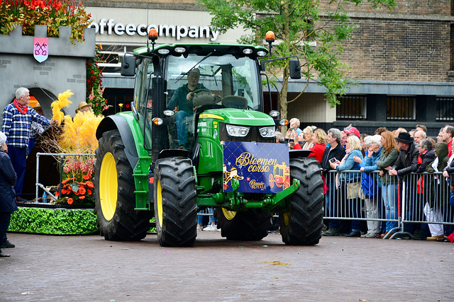 Leidens Ontzet 2017 – Parade – John Deere 6125R tractor
