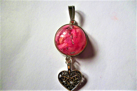 Heart pendant with pink geranium