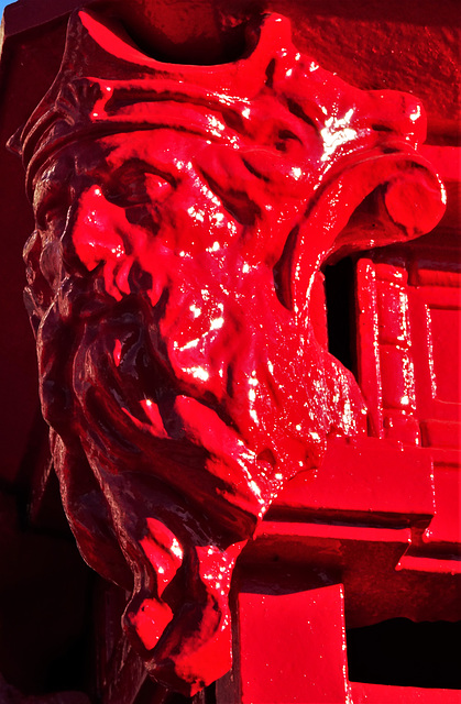 Neptunesque red lantern detail