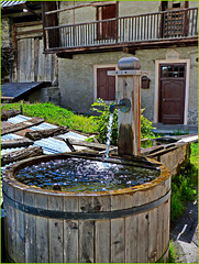 Vallouise: acqua corrente in tutto il paese - fontana con lavatoio