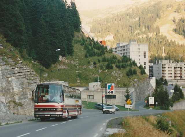 Alpbus, France 144 RF 74 leaving Flaine - Aug 1990