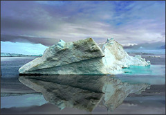 Groenlandia : Ilulissat - centinaia di iceberg galleggiano nel fiordo -