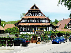 Wein aus der Region, gut Essen, und das ganze in einem wunderschönen Fachwerkhaus in Sasbachwalden