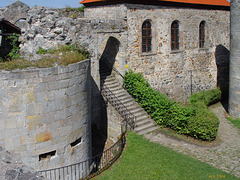 Burg Herzberg, Bergfriedstumpf und Kapelle