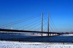 DE - Düsseldorf - Rheinkniebrücke