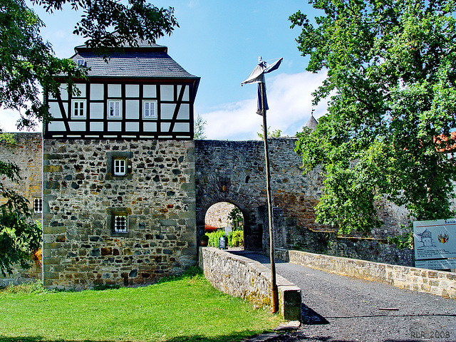 Burg Herzberg, Burgtor mit Kommandantenturm