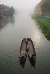 Zwei Boote im Fluss