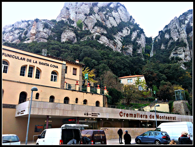 Montserrat (Barcelona): estación del tren cremallera y del funicular