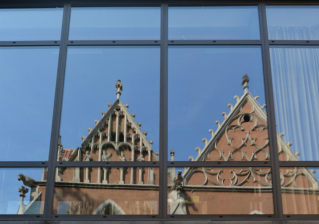 Spiegelungen: St. Katharinen Kirche in Braunschweig