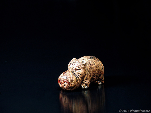 Hippo-Figur, Zierrat, Gießkeramik, bemalt, 2016