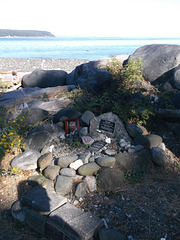 Un cimetière insulaire d'une rare unicité / An island cemetery of a rare uniqueness