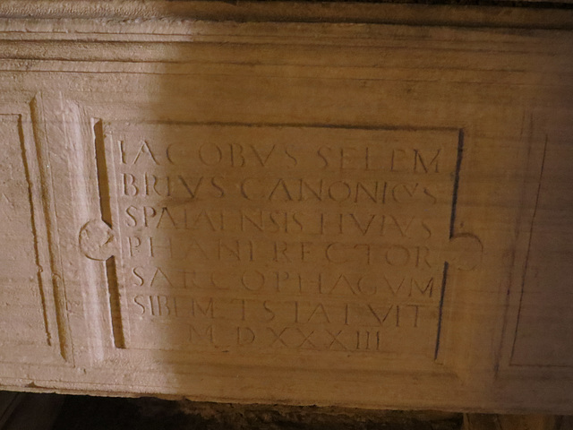 Split : inscription du sarcophage.