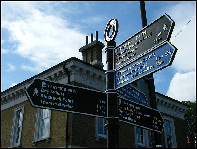 Thames Path crossroads