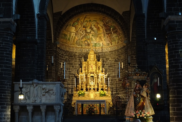 Basilica Di San Giacomo Interior