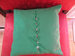 felt cushion - green