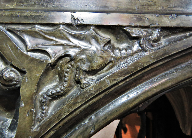 canterbury cathedral (142)dragon detail of c14 tomb of archbishop meopham +1333