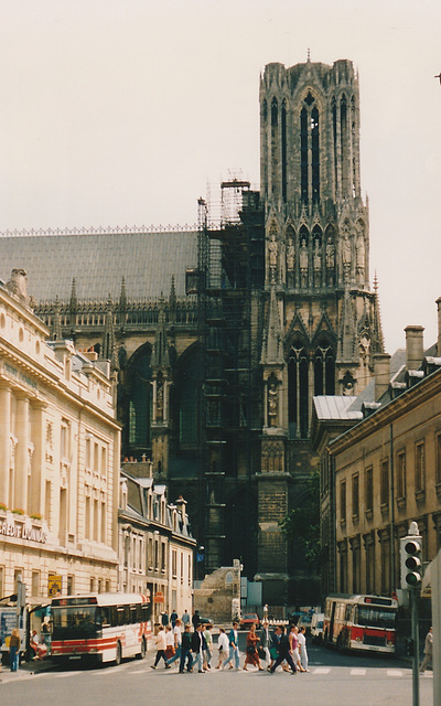 TUR bus and Reims Cathedral, Rue du Trésor - 20 Aug 1990