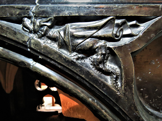canterbury cathedral (130)dragon detail of c14 tomb of archbishop meopham +1333