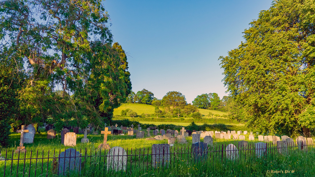 A Country Churchyard, HFF