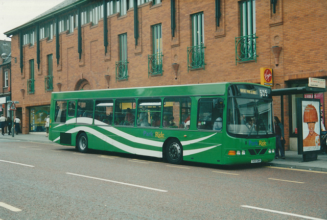 Ambassador Travel 520 (T122 OAH) in Norwich – 31 Jul 2001 (474-1A)