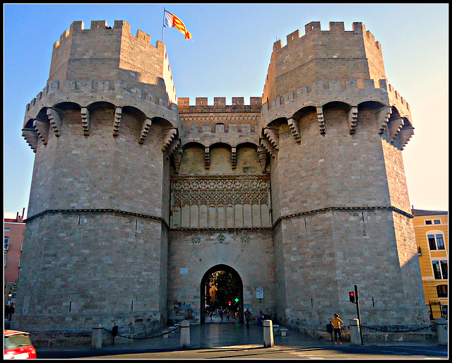Valencia: torres de Serranos 1