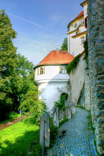 Romantischer Fußweg zwischen Kloster Sankt Mang und dem Lech.  ©UdoSm