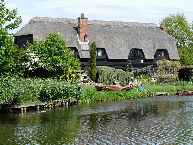 The Granary and River Stour