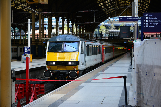 England 2016 – Engine 90006 at London Liverpool Street Station