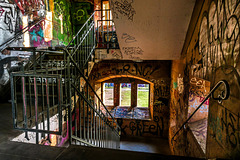 Graffiti im Nord-Ost-Treppenhaus der Kölner Südbrücke