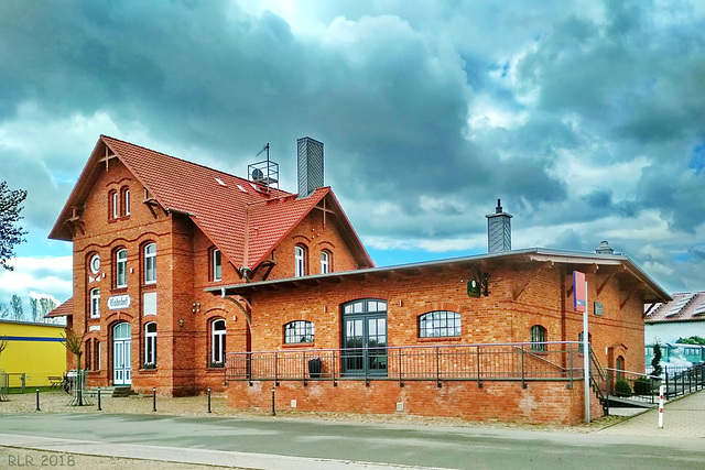 Rehna: Empfangsgebäude Stadtseite
