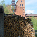 Замок Радомысль отапливается дровами