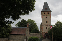 Torturm und Kapelle