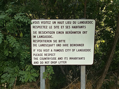 Note: Only the english speaking are advised to not drop litter. (St. Guilhem le Desert)