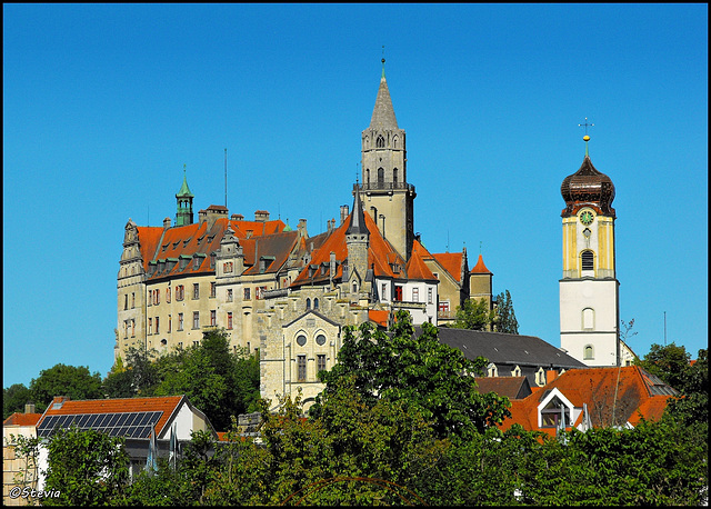 Und noch eine Schlossansicht mit Stadtpfarrkirche St. Johann