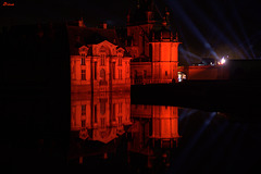 Château de Chantilly en rouge