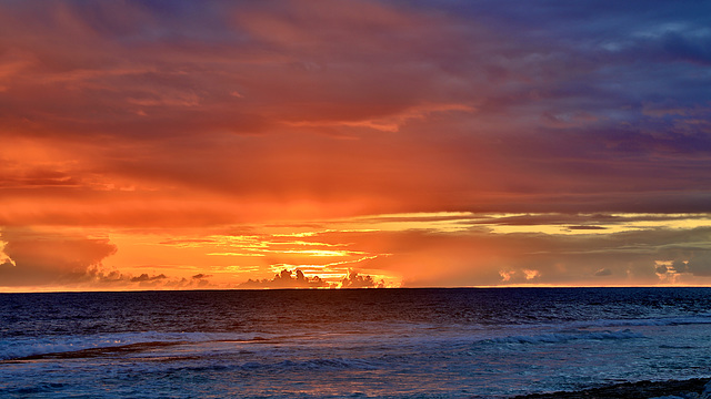 lever de soleil à Aratika (archipel des Tuamotu)