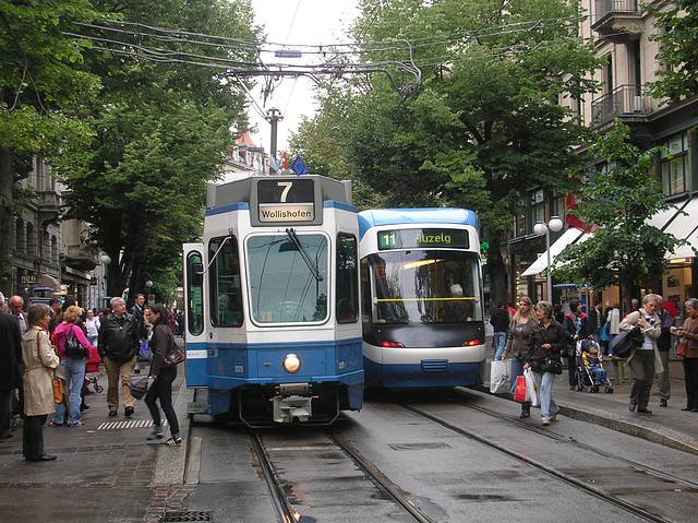 DSCN2216 VBZ (Zürich) trams in Bahnhofstrasse - 16 Jun 2008