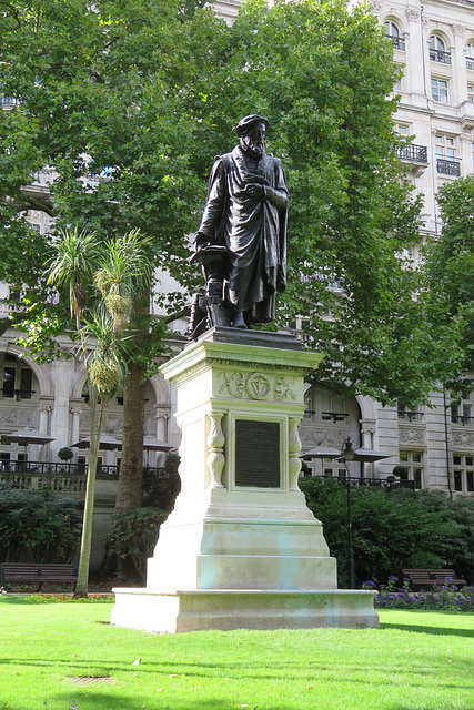 tyndale statue, embankment, london (1)