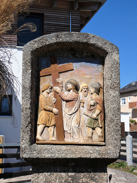 Station 2 - Jesus nimmt das schwere Kreuz auf sich