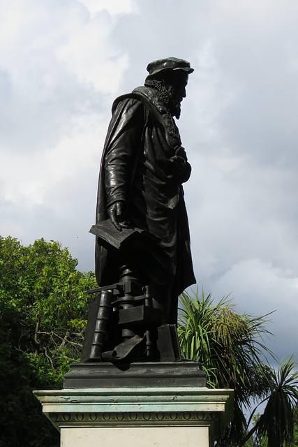 tyndale statue, embankment, london (2)