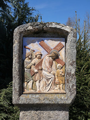 Station 5 - Simon von Cyrene hilft Jesus das Kreuz tragen