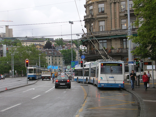 DSCN2223 VBZ (Zürich) tram and a double artic trolleybus in Bahnhofplatz - 16 Jun 2008