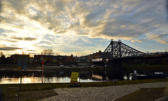 Sonnenuntergang in Loschwitz ( Dresden ), bei der Brücke "blaues Wunder"
