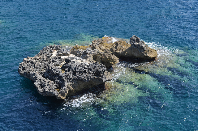 Malta, Cominotto Reef