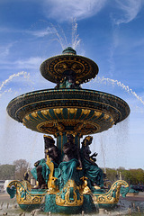 Fontaine de la place de la Concorde , inspirée de celles de St-Pierre à Rome .