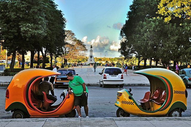 Cuban motor trishaws Parque Martires des 71